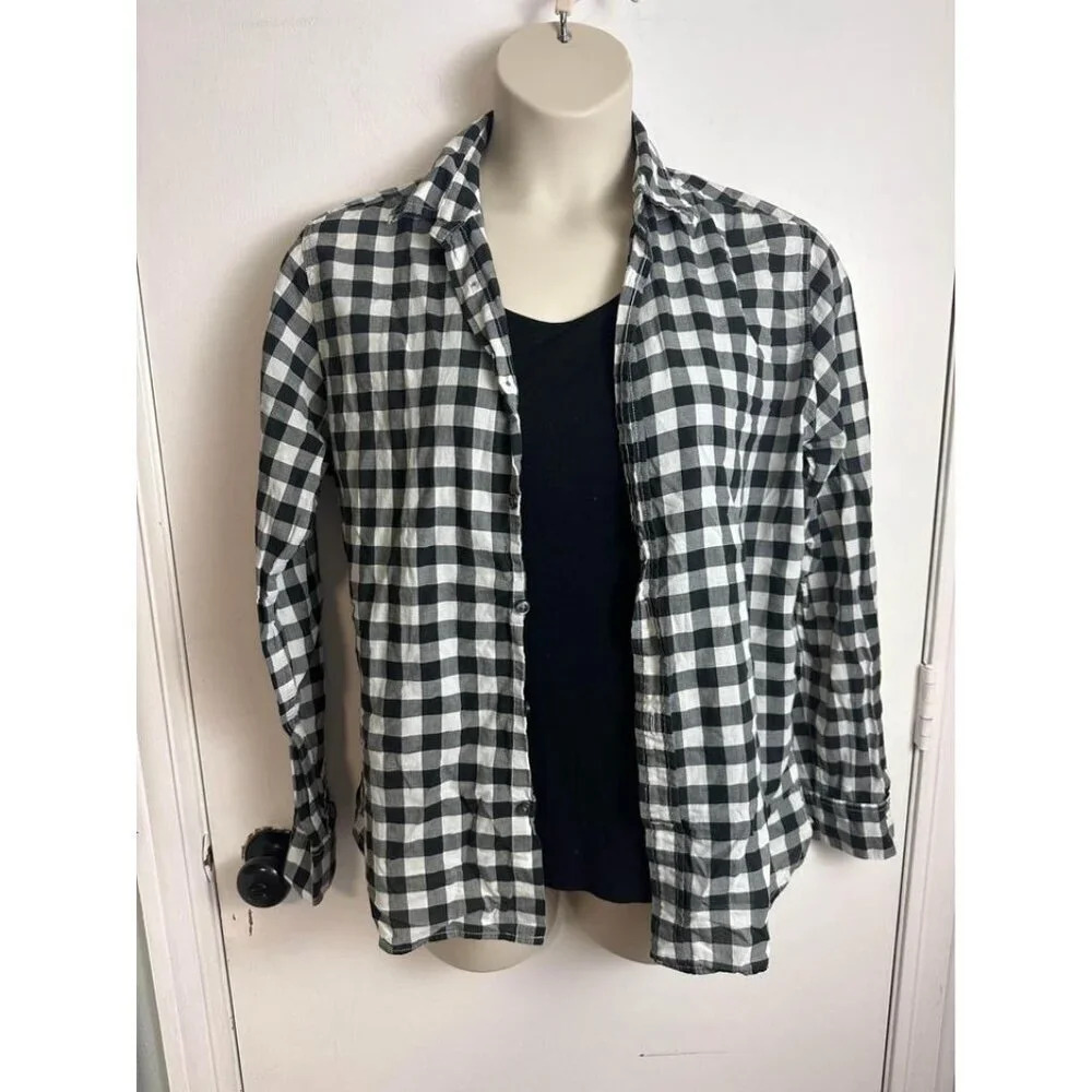 Gap Buffalo plaid button-down, longsleeve size medium #0940
